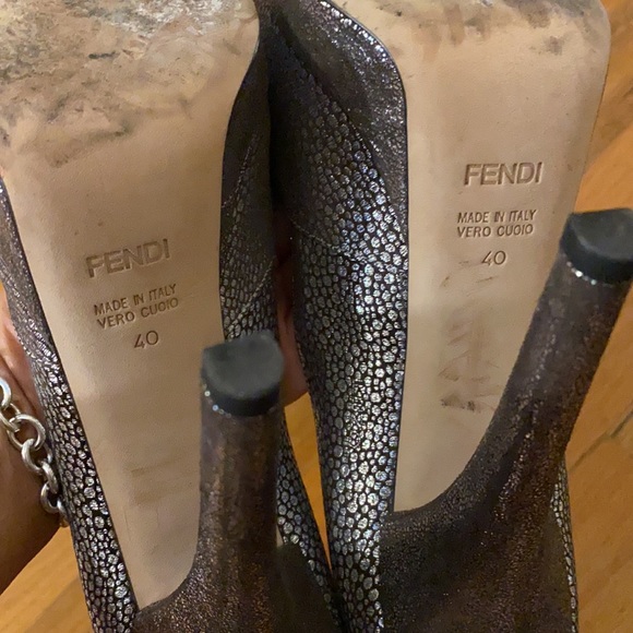 Fendi platform heel, box n dust bag available - Picture 4 of 4